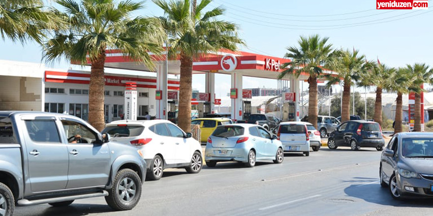 Kıbrıslı Rumlar benzin için kuzeye akıyor