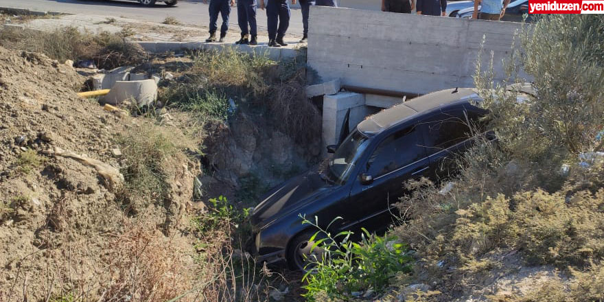 Araç dere yatağına düştü