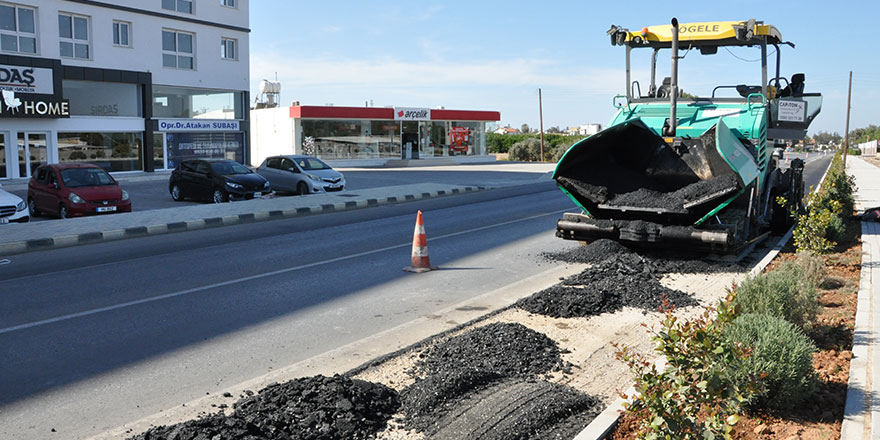 Güzelyurt Belediyesi, kaldırım ve asfaltlama çalışmalarına devam ediyor