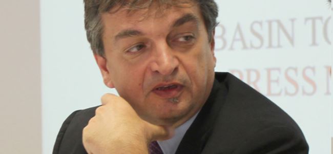 Champagne adaylığını açıklıyor