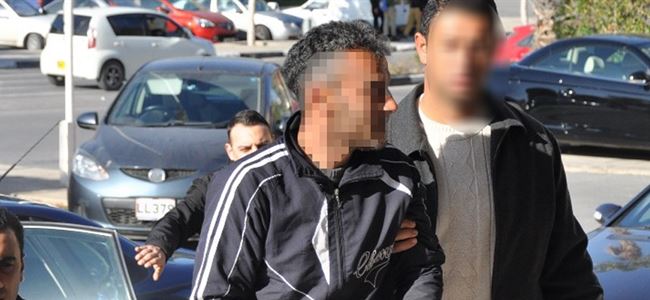 15 yaşındaki kızı cinsel ilişkiye zorladı