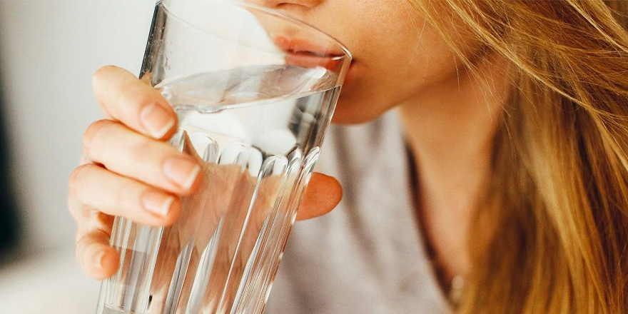 Kışın "Dengeli ve yeterli su içmek" vücudun sıcaklık dengesine katkı sağlıyor