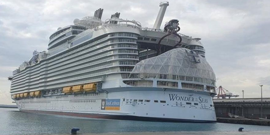 Dünyanın en büyük yolcu gemisi Limasol'da
