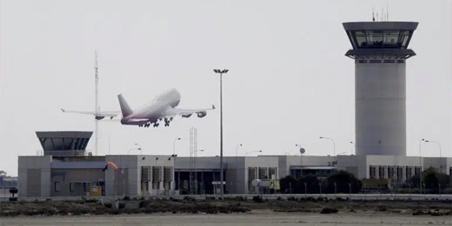 Larnaka Havaalanı’nda uçaklar inişe kadar izlenebilecek