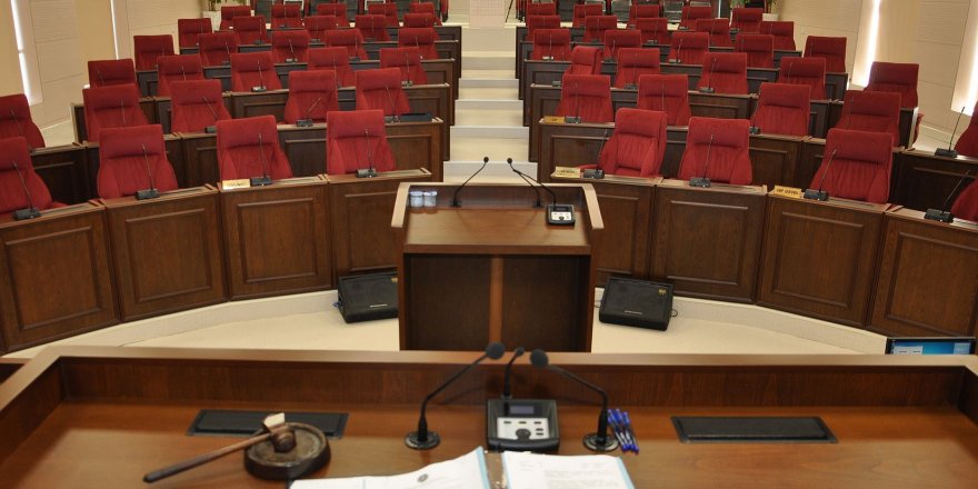 Meclis’te ‘maaş geriliği’ iddiaları