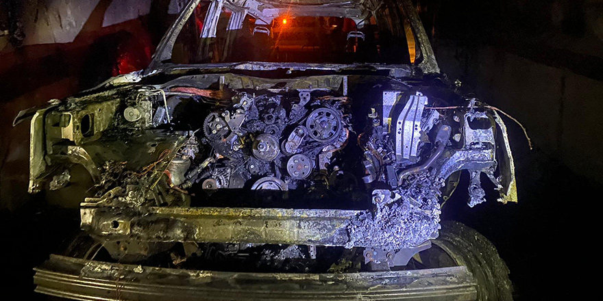 Makinist atölyesinde yangın: 2 araç kül oldu
