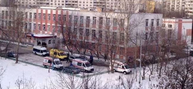 Okul basıp öğrencileri rehin aldı