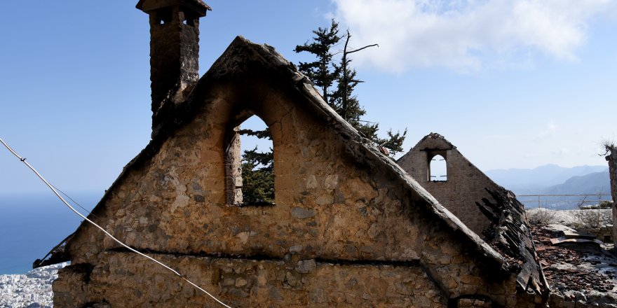 St. Hilarion Kalesi’nde yanan bölümlerin restorasyonu için ihaleye çıkıldı