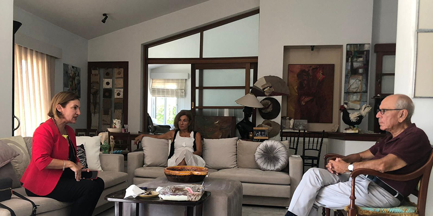 Kültür Dairesi Müdürü Şirin Zaimağaoğlu Kültür Dairesi’nin ilk müdürü Ata Samioğlu’nu ziyaret etti