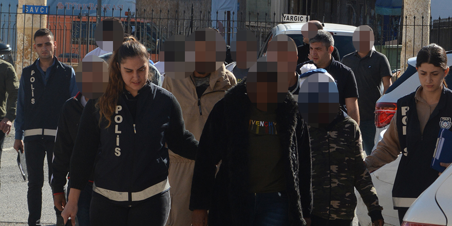 Lefkoşa’da ikamet izinsiz 10 kişi tutuklandı: Kimisi 1009 gün, 386 gündür kaçak