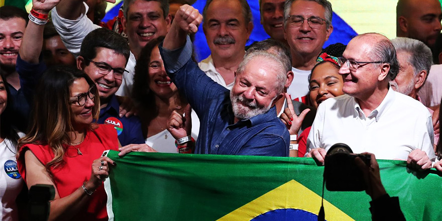 Brezilya'da solcu lider Lula başkanlık seçimini kazandı