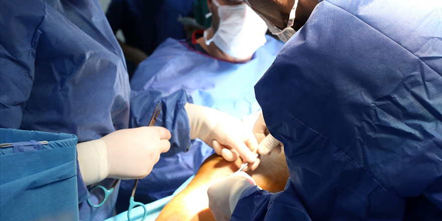  YDÜ Hastanesi'nde Göğüs kemiği açılmadan bypass ameliyatı
