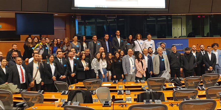 Kızılyürek, Avrupa Parlamentosu’nda Kıbrıslı gençleri ağırladı