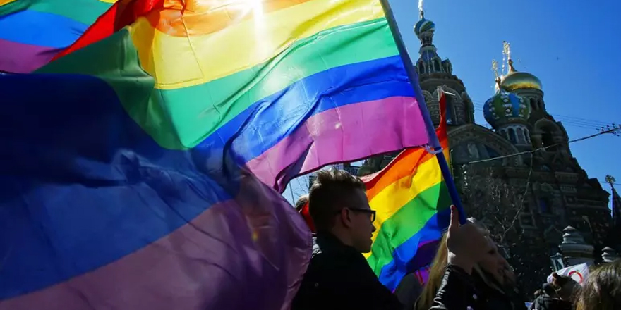 Rusya'da LGBT propagandasına para cezası öngören tasarı kabul etti