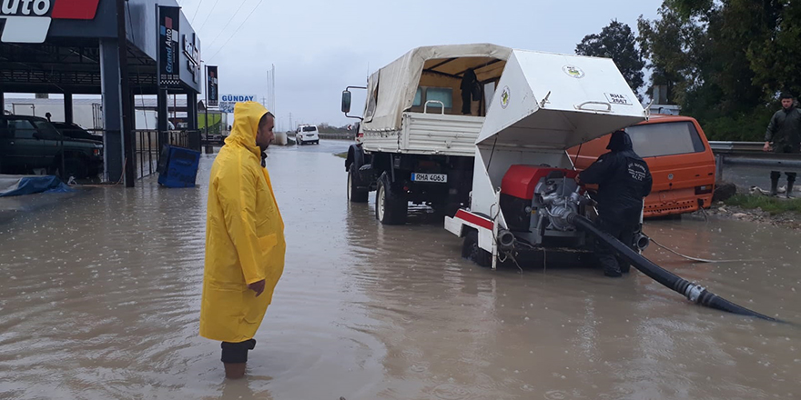 Yağışlar nedeniyle Mağusa’da bazı yollar çöktü