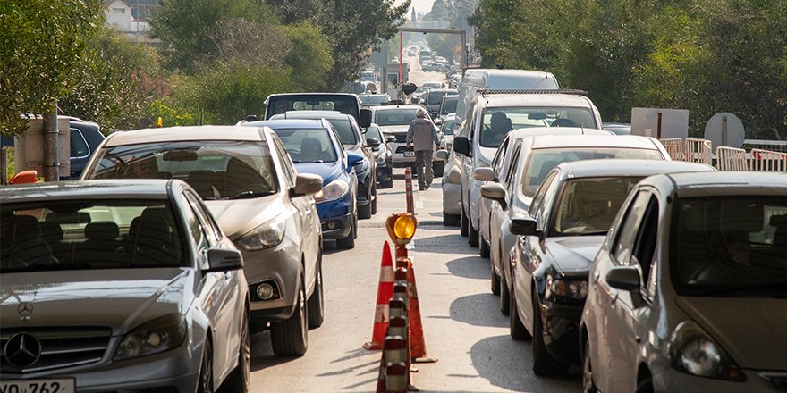 Geçişler grevden etkilenmedi