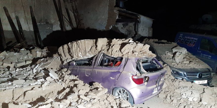 Minareliköy'de kerpiç bina yıkıldı