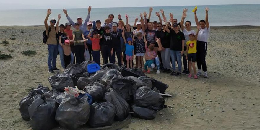 Evkaf Girne İyilik Gönüllüleri Akdeniz Sahili’ni temizledi