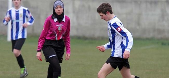 İtalyanın ilk başörtülü kadın hakemi