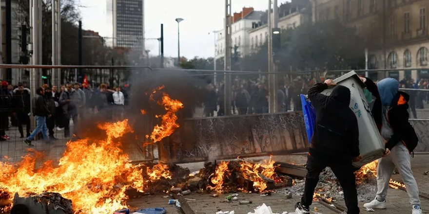 Fransa ayakta: Sokaklar Bizimdir