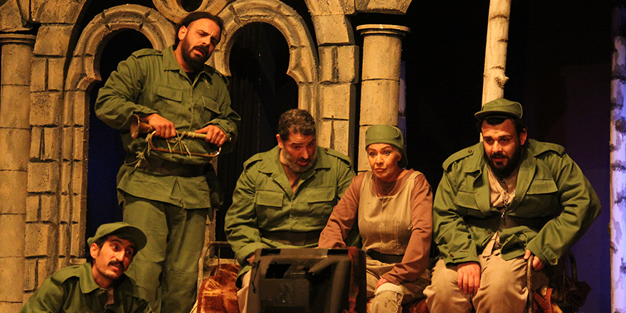 K.T. Devlet Tiyatroları’nın “Kuş Albay” oyununun prömiyeri yapıldı