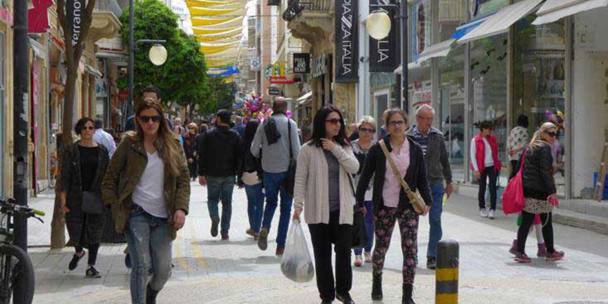 Kıbrıslı Rumlar durumların kötüden daha kötüye gittiğine inanıyor