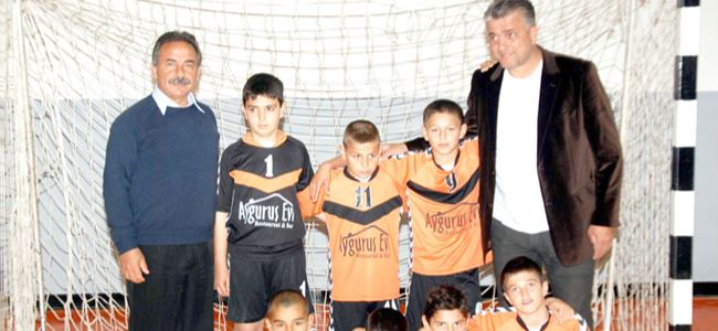 İlkokul hentbolda dört maç oynandı