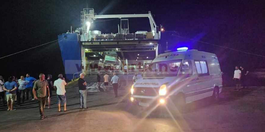 Mağusa Limanı'nda kaza: Geminin içerisindeki rampa çöktü, tır şoförü yaralandı