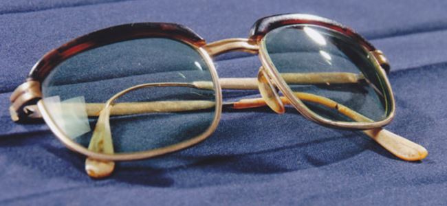 40 yıl sonra bir çift gözlük