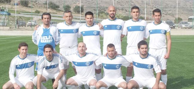 Geçitkale zirvede tek başına