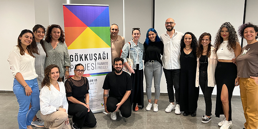 Gökkuşağı Projesi kapsamında “LGBTİ+ Kapsayıcı Eğitim Mümkün” adlı yuvarlak masa toplantısı yapıldı