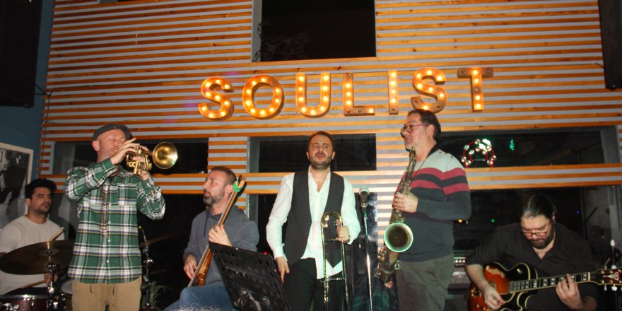 Bulut Gülen Jazz Trio’nun Soulist nolu caz uçuşu alkışlar arasında gerçekleşti