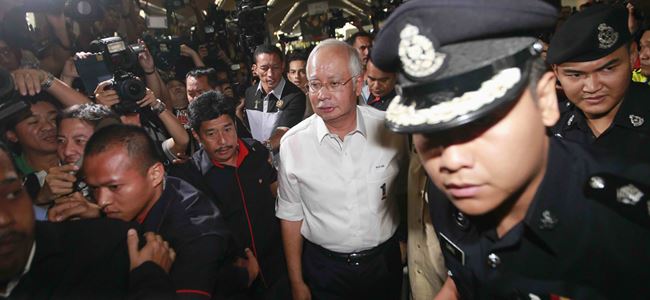 Malezya uçağından haber yok