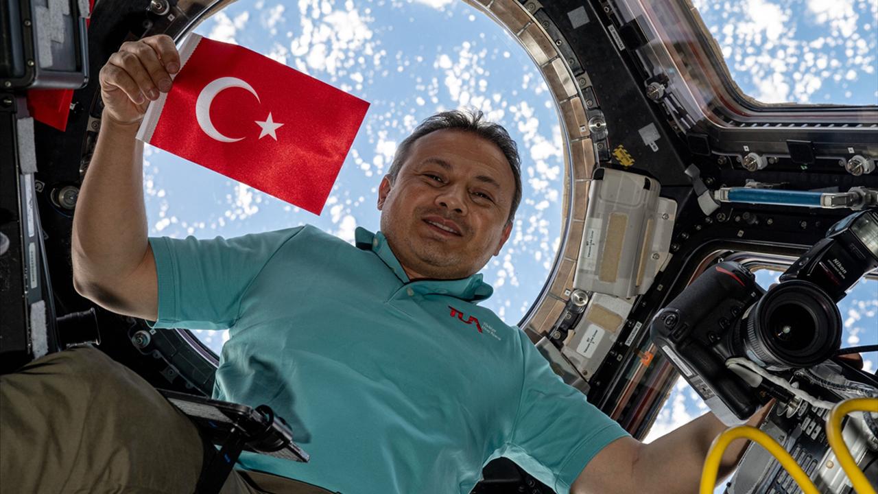 Gezeravcı'nın da bulunduğu Dragon'un dönüşü 5 Şubat'a ertelendi