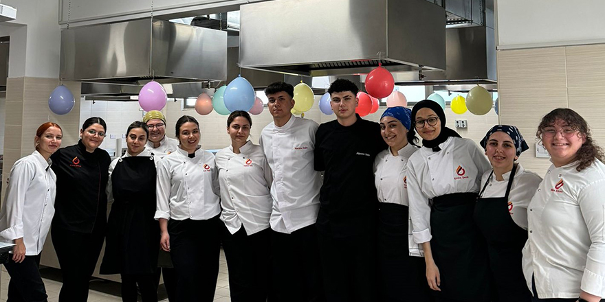 UKÜ Gastronomi Mutfak Sanatları Bölümü öğrencilerinden anlamlı proje 