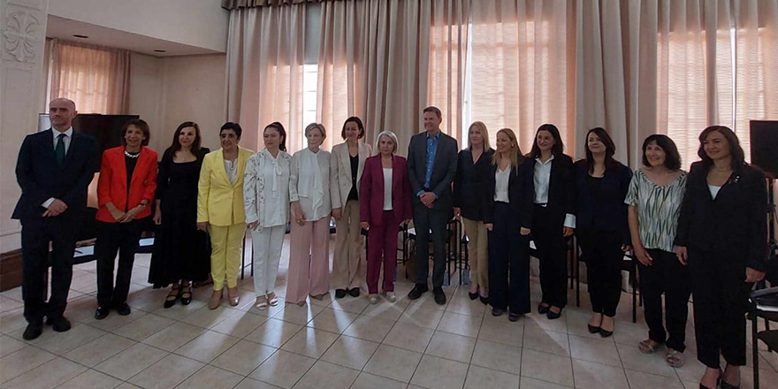 “İki Toplumlu Kıbrıs Kadın Koalisyonu” Koalisyon manifesto ve hedeflerini açıkladı