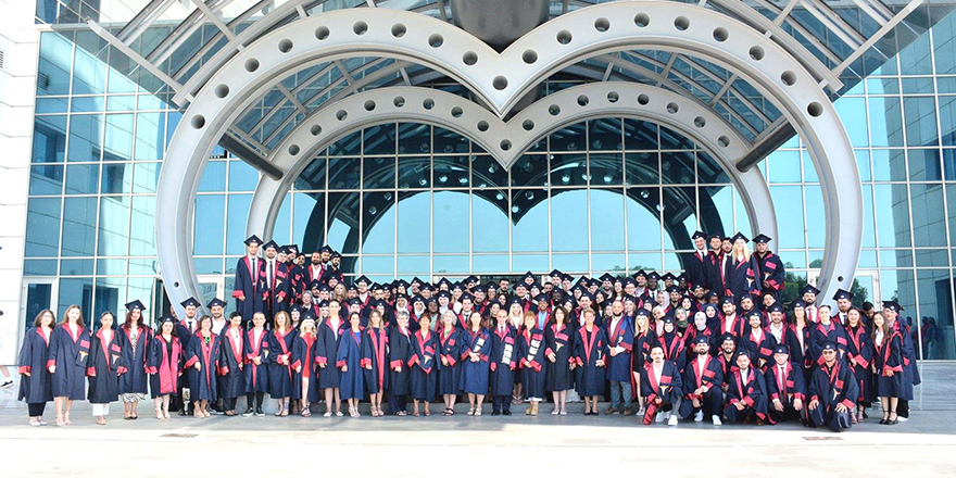 Yakın Doğu Üniversitesi Tıp Fakültesi mezunları “Hipokrat Yemini” etti