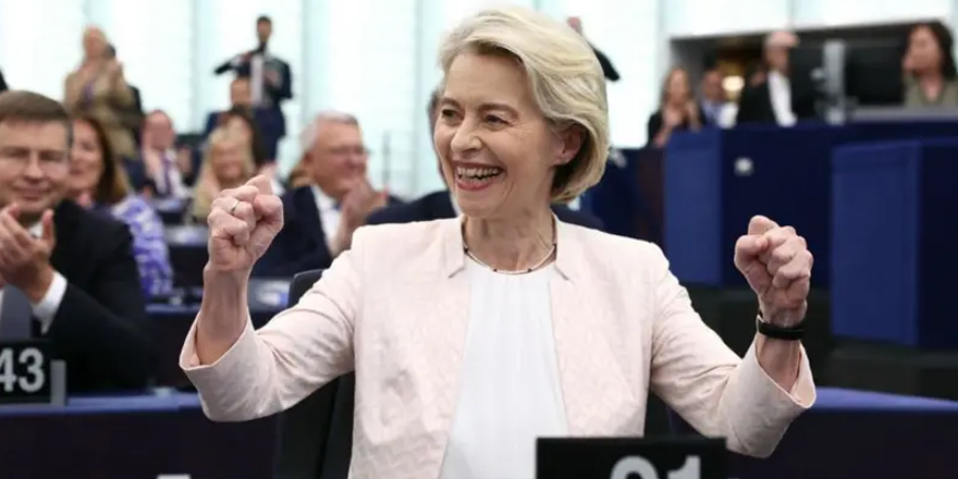 Ursula Von der Leyen, yeniden AB Komisyonu Başkanlığına seçildi