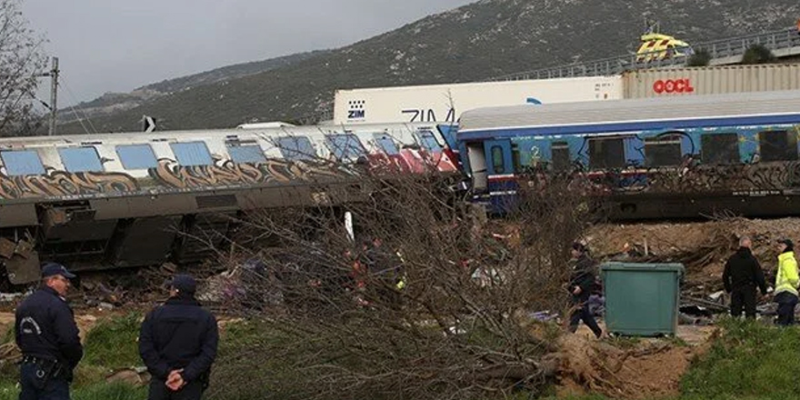 Rusya'da yolcu treni devrildi: 140 yaralı