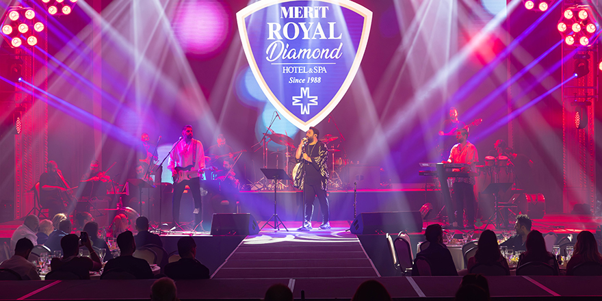 Sakiler, Merit Royal Diamond’da konser verdi