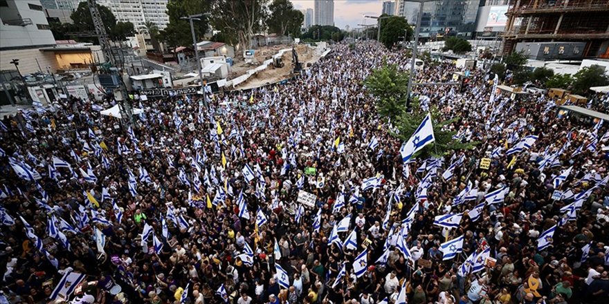 İsrail'de, Gazze'de ateşkes anlaşması imzalamayan Netanyahu hükümeti protesto edildi