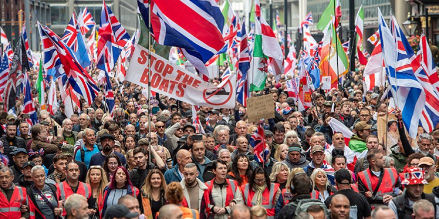 Londra'da aşırı sağcılar ile ırkçılık karşıtları karşılıklı eylem düzenledi