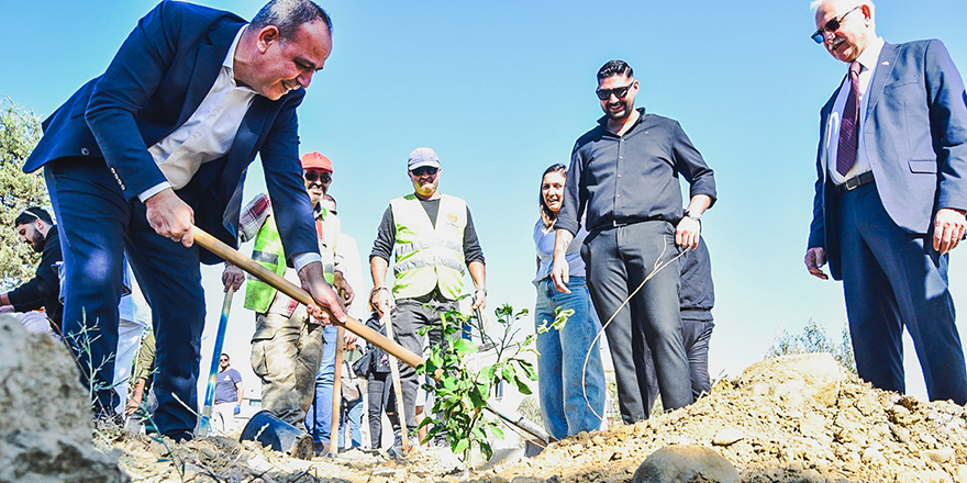 Dr. Zerrin Akalın Parkı’nda fidan dikildi