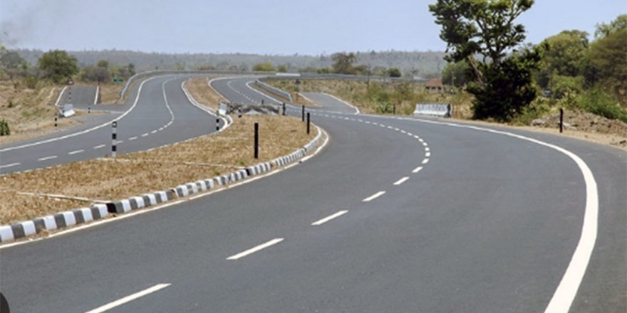 Lefkoşa-Gazimağusa yolunda yol işaretleme yapılıyor