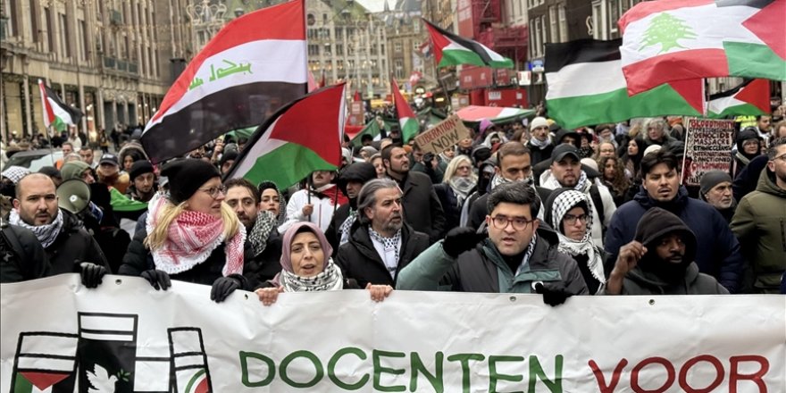 İsrail'in Gazze'deki saldırıları Amsterdam'da protesto edildi