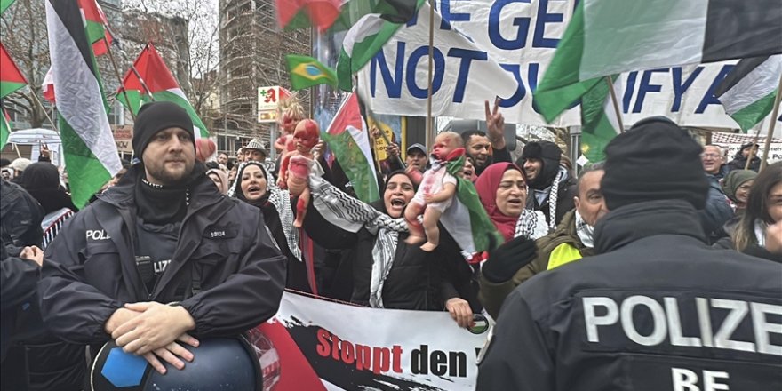 İsrail'in Gazze ve Lübnan'daki saldırıları Berlin'de protesto edildi