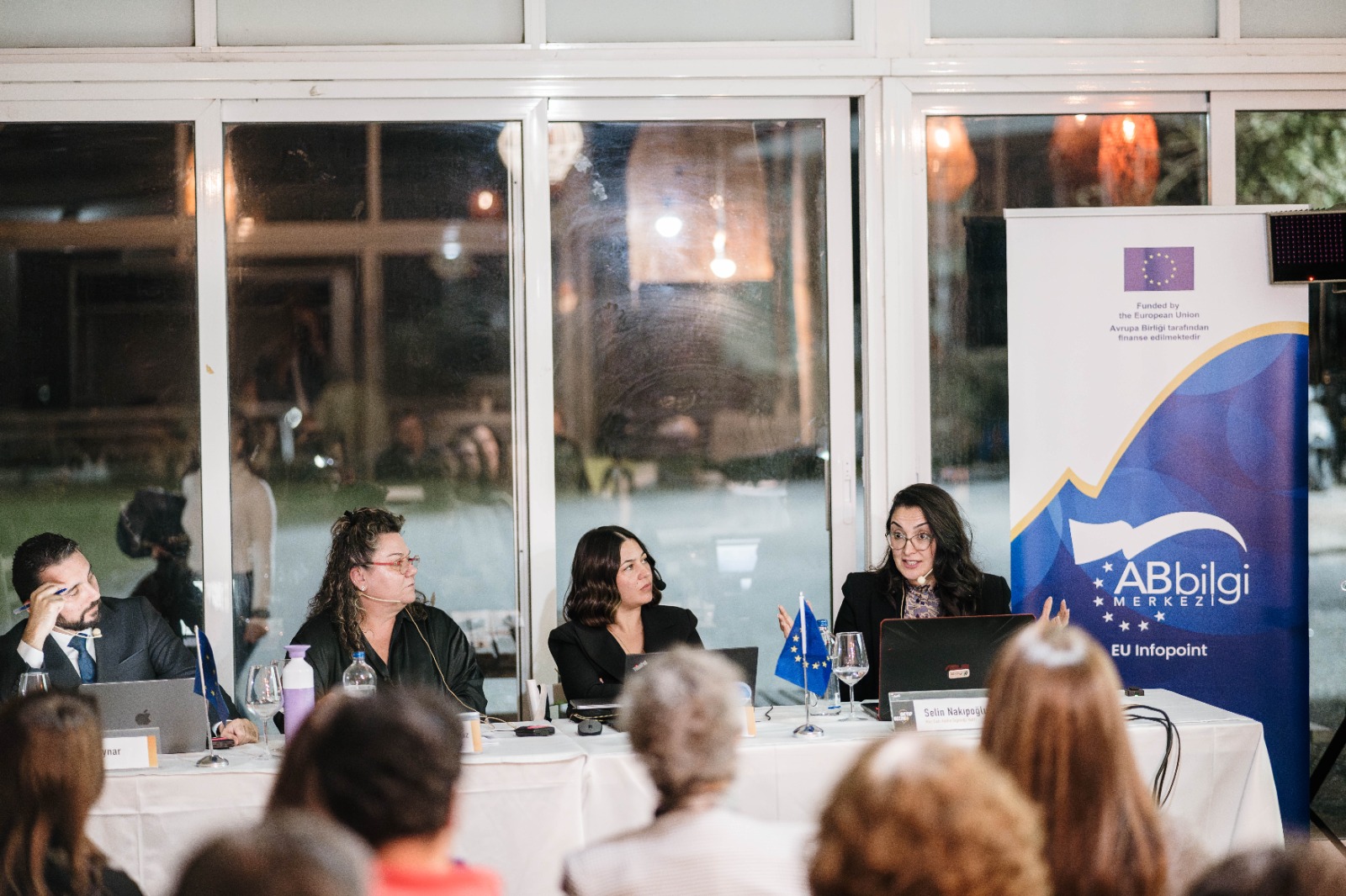 Kadına yönelik şiddetle mücadele ve kadın haklarının güçlendirilmesini hedefleyen panel düzenledi