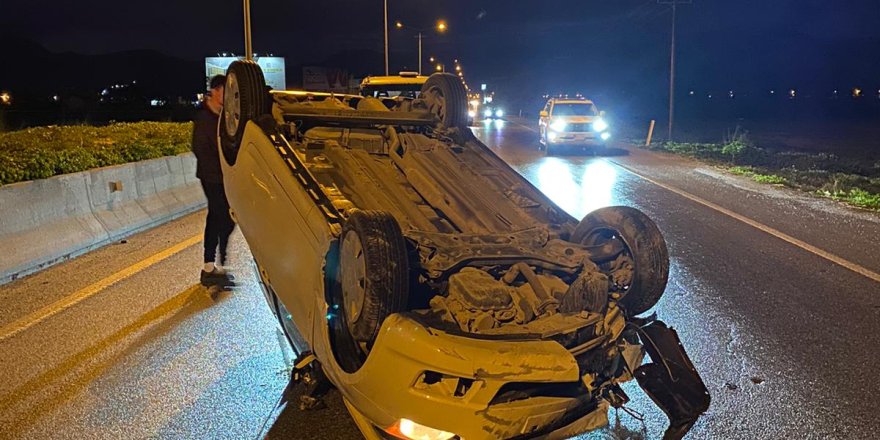 Ercan ana yolunda trafik kazası: Kontrolden çıkan araç takla attı