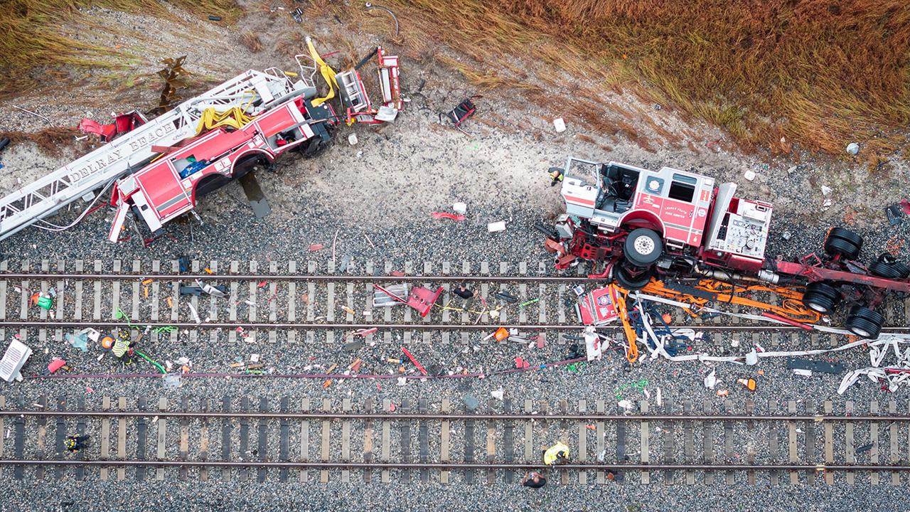 ABD'de itfaiye aracıyla tren çarpıştı: 15 kişi yaralandı