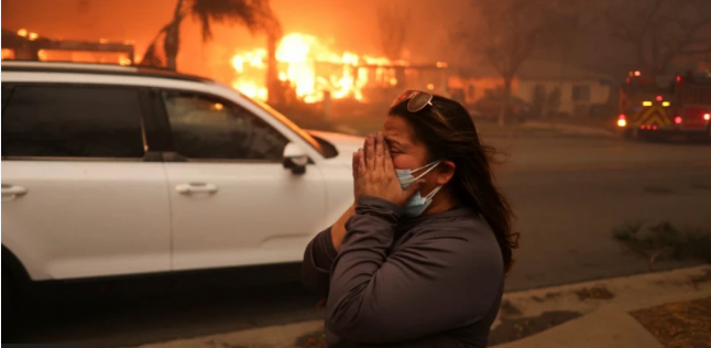 Los Angeles yangını büyümeye devam ediyor, en az 70 bin kişiye tahliye emri